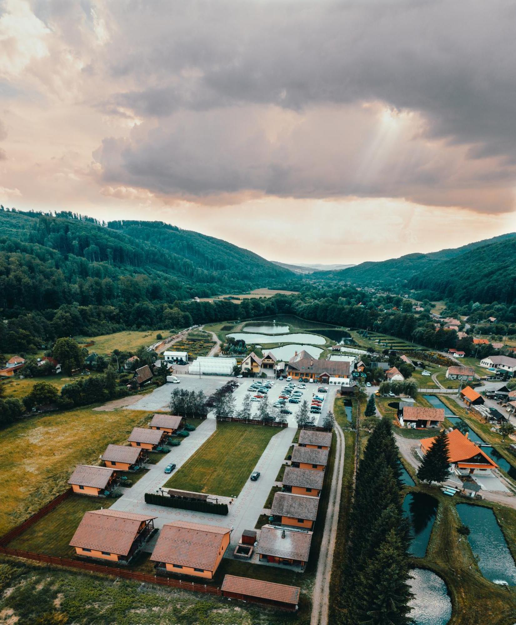 Hotel Complex Turistic Han Pescaresc Eremitu Zewnętrze zdjęcie